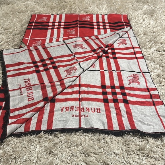Burberry || Reversible Red Plaid Scarf || NWOT || OS || - Picture 3 of 4